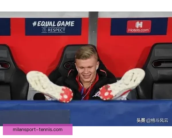 哈兰德久违戴帽手捧比赛用球晒照：这是个不错的周六